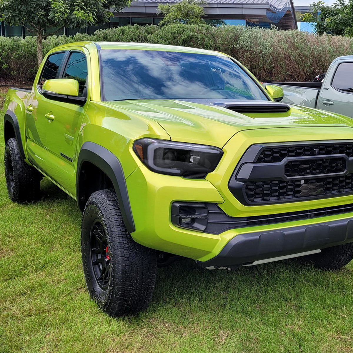 Spec-D 16-23 Toyota Tacoma Projector Headlights Glossy Black.