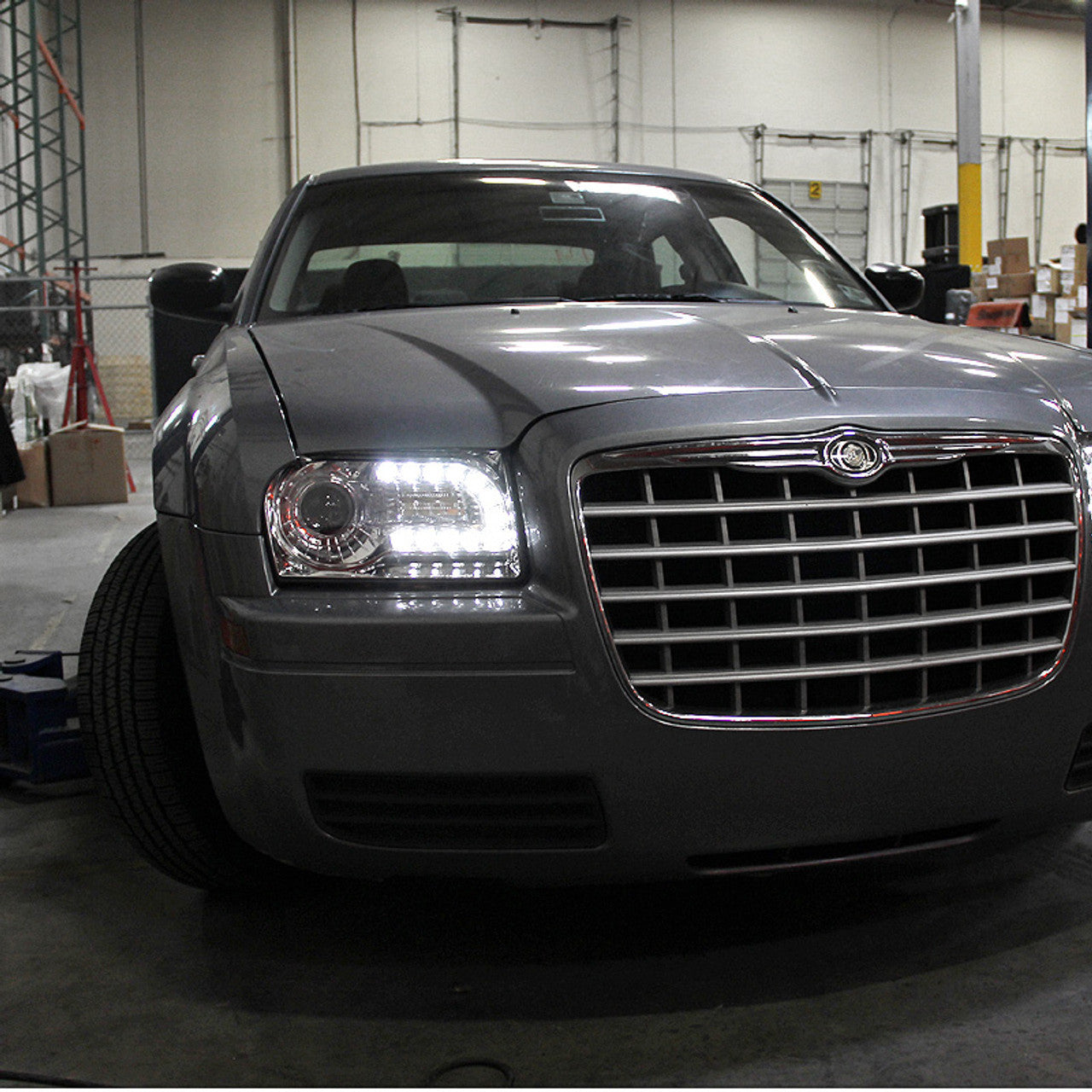 Spec-D 05-10 Chrysler 300 V2 Projector Headlights Chrome