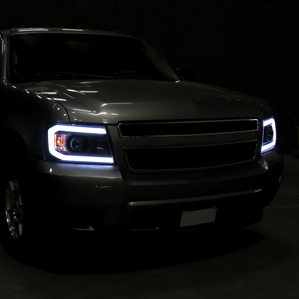 Spec-D 07-13 Chevy Avalanche Projector Headlights Black/Clear