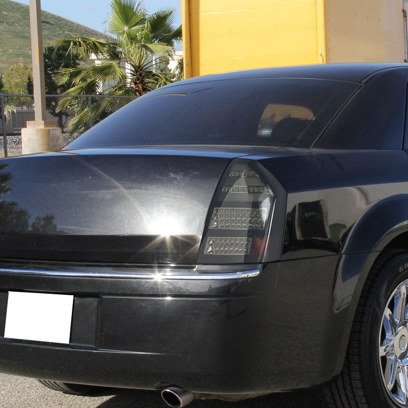 Spec-D 05-07 Chrysler 300C Tail Lights LED Glossy Black/Smoked