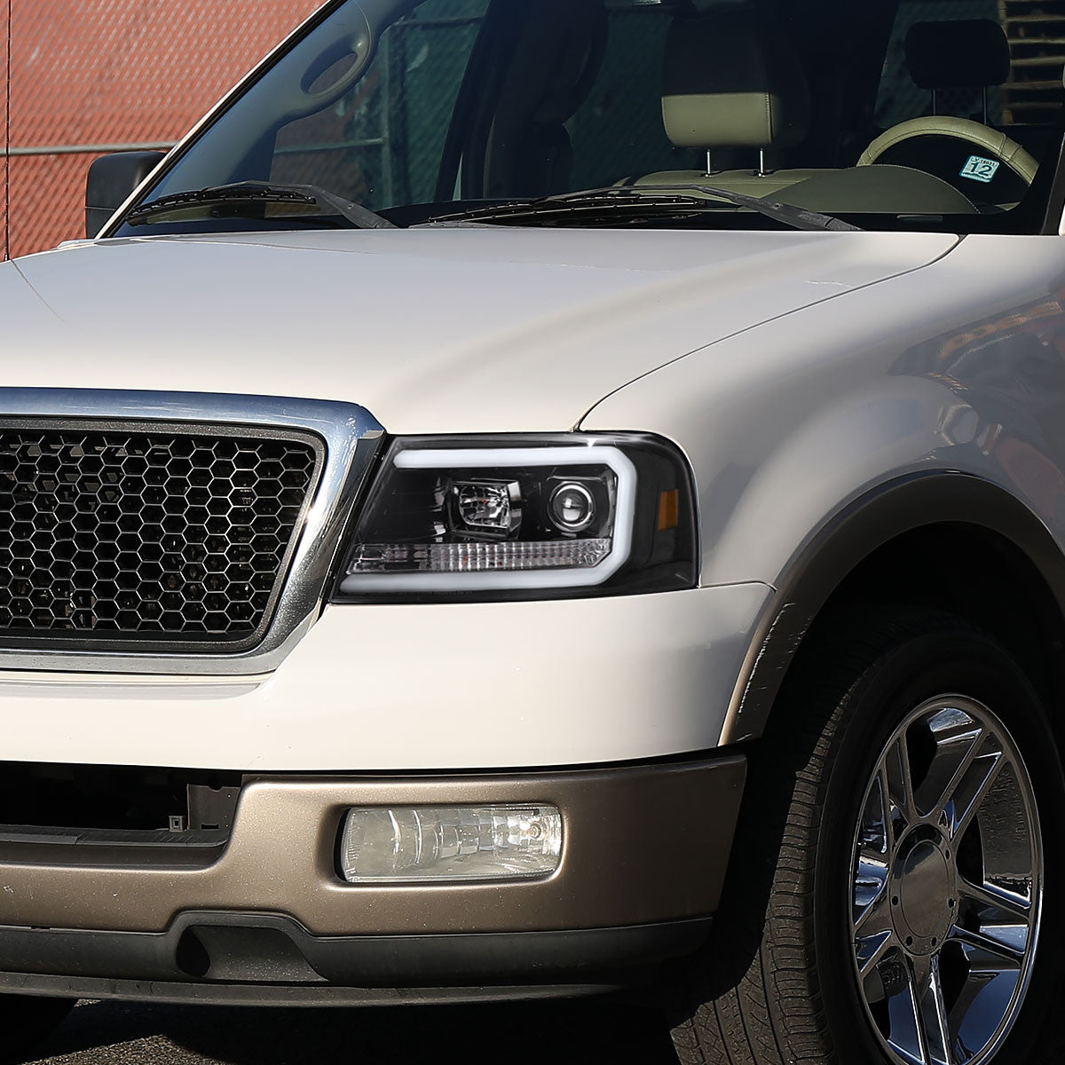Spec-D 04-08 Ford F150 LED Projector Headlights LED Bar Black