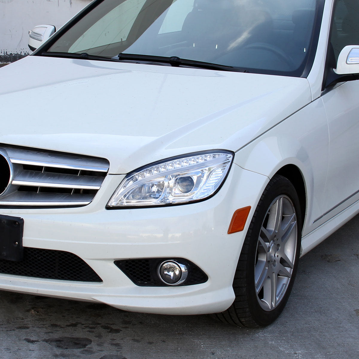 Spec-D 08-11 Benz W204 C Class Pro Headlights Light Bar & Turn Lights