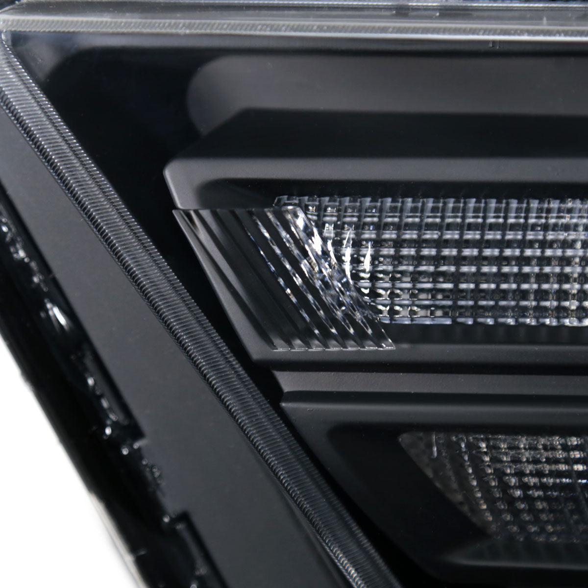 Spec-D 10-14 Ford Mustang Retrofit Style Projector Headlights Black