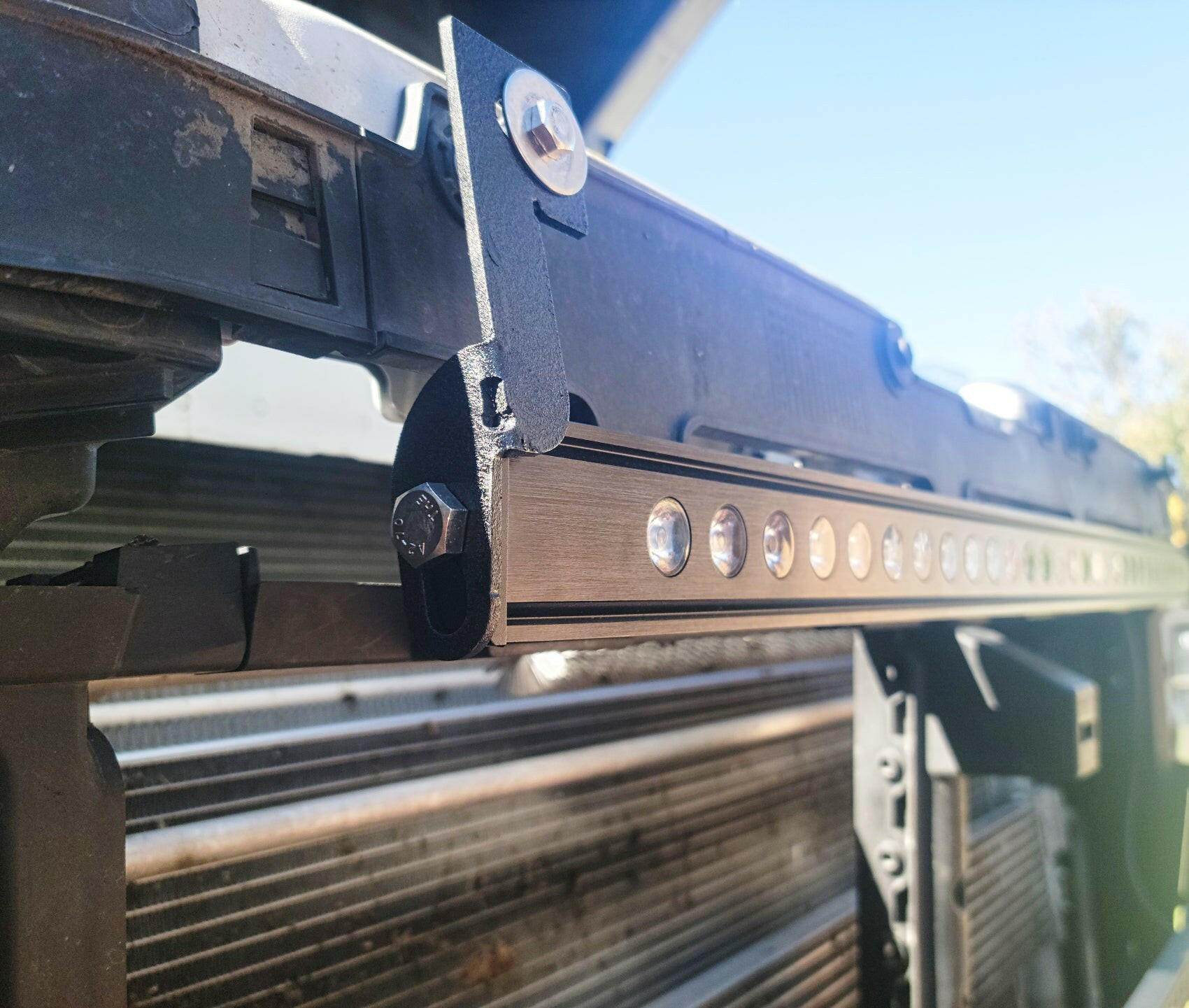 2020+ Chevrolet Silverado 2500/3500HD Single 30in Light Bar - TURBO TECH PERFORMANCE