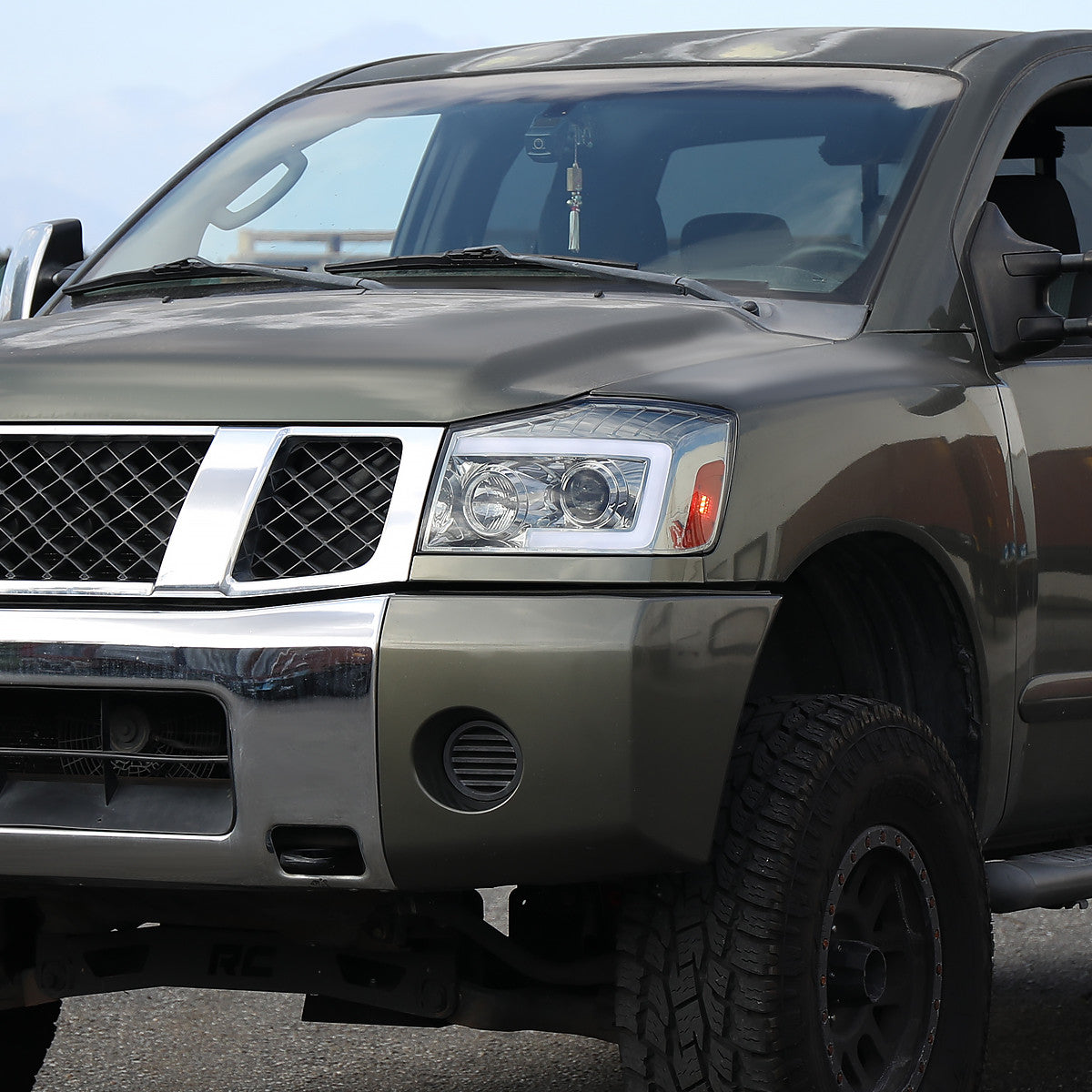 Spec-D 04-15 Titan 07-07 Armada Pro Headlights LED Bar Chrome
