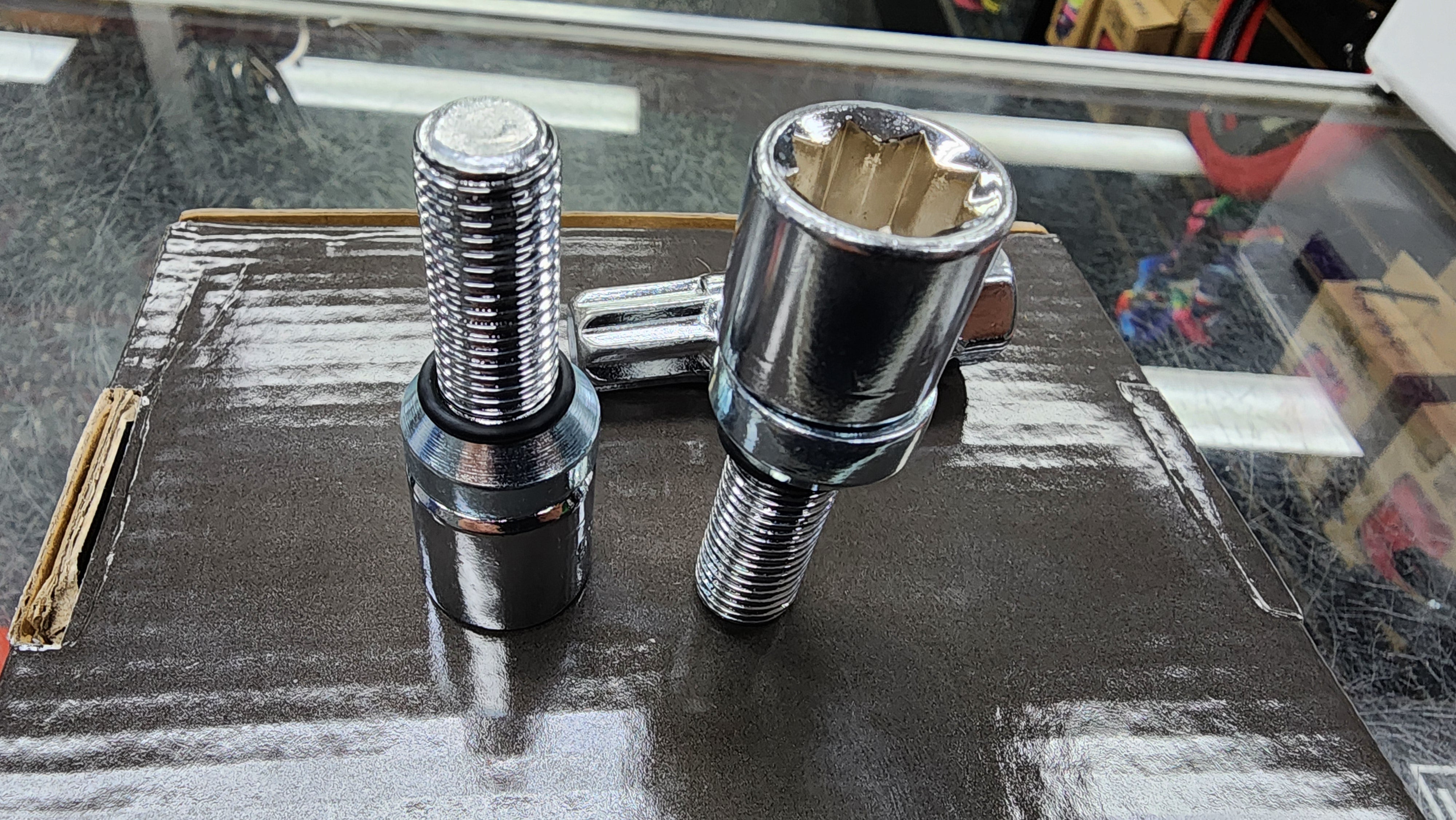 SPDZ1 Wobble Bolts