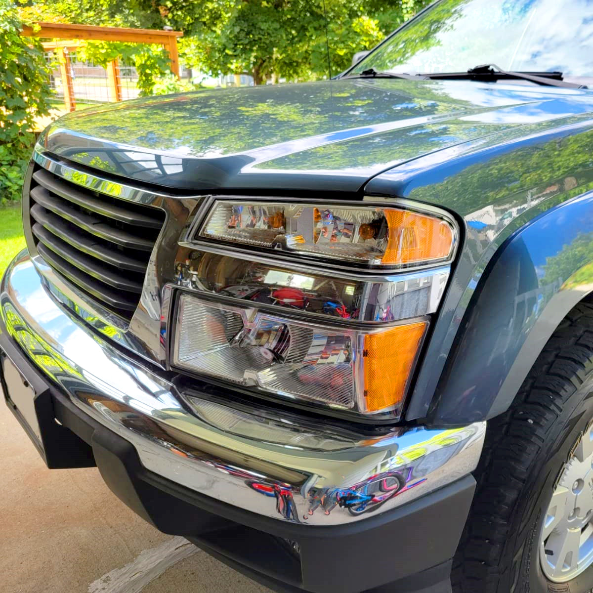Spec-D 04-12 Chevy Colorado GMC Canyon Tail Lights Chrome/Red