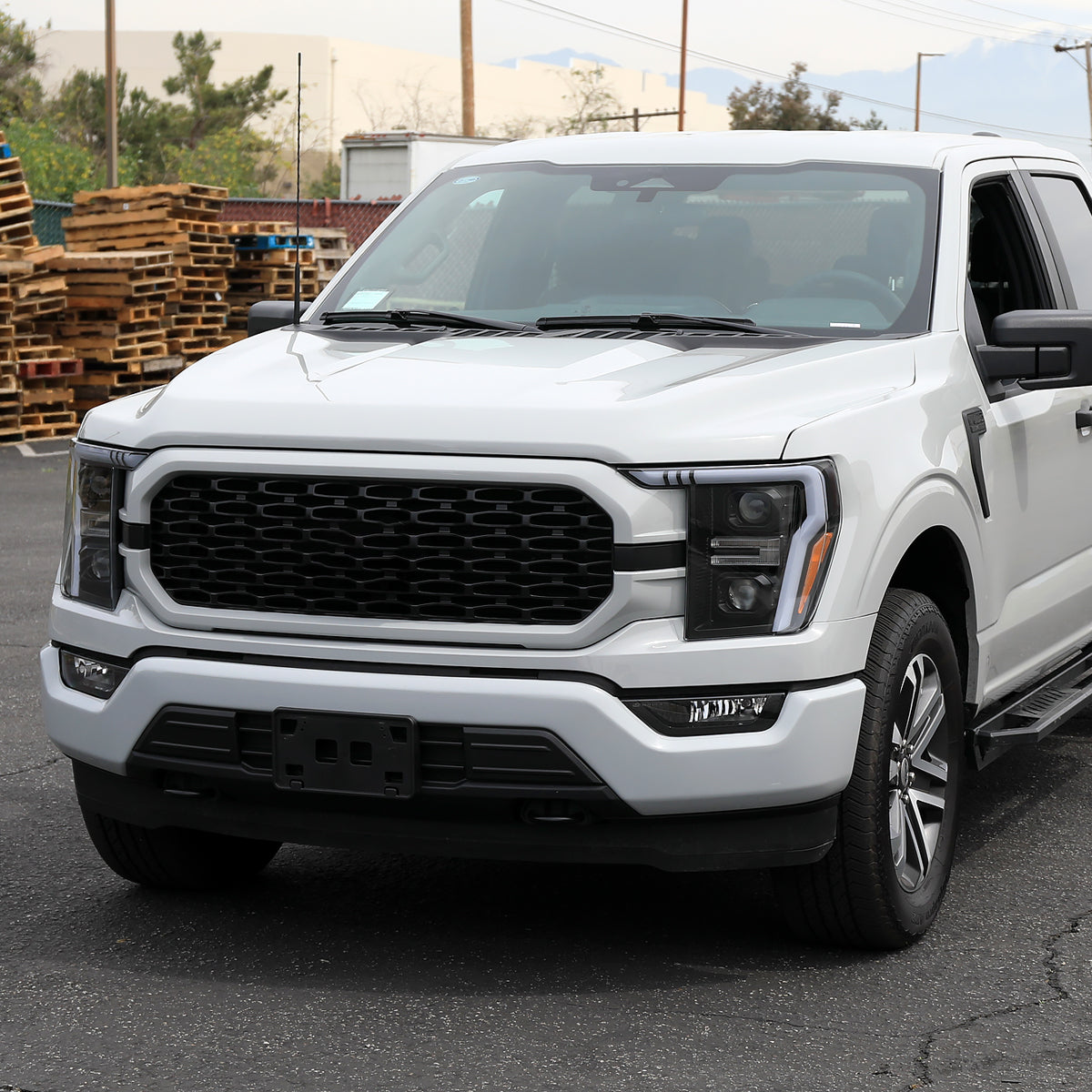 Spec-D 21-25 Ford F-150 Projector Headlights SEQ LED Bar Black