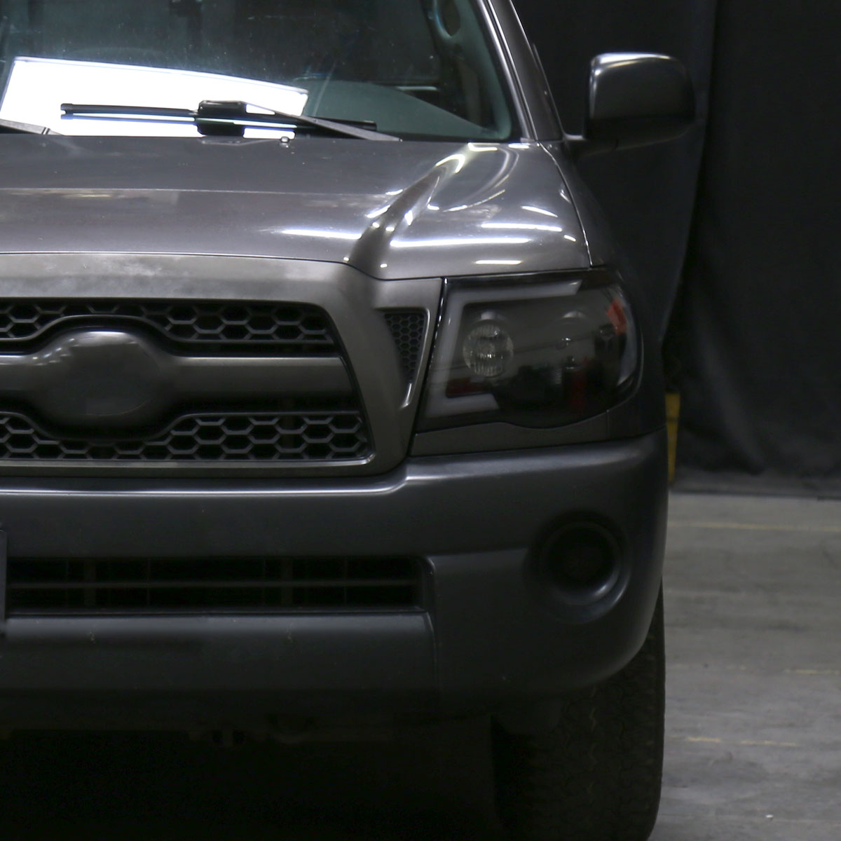 Spec-D 05-11 Tacoma LED Bar Projector Headlights SEQ Lights Blk Smoked