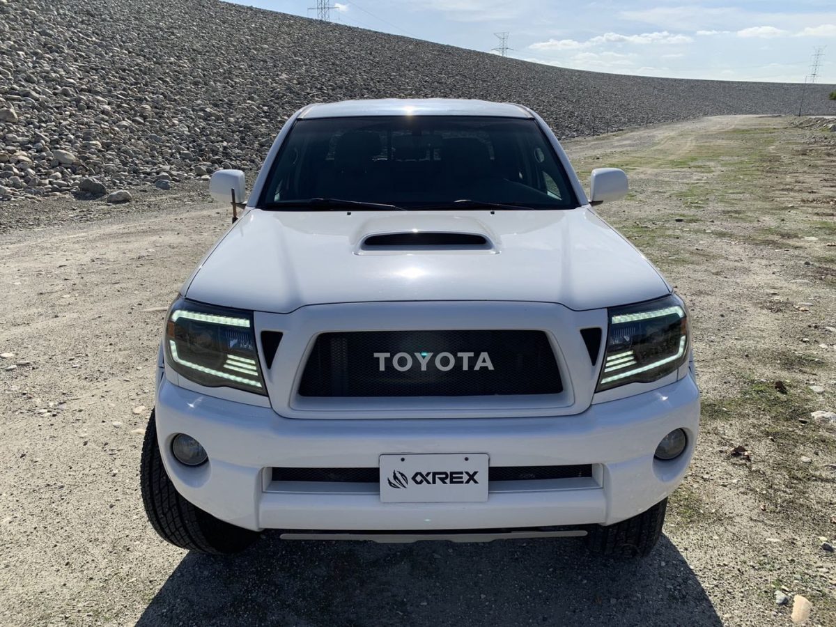 AlphaRex 05-11 Toyota Tacoma PRO-Series Halogen Projector Headlights Black