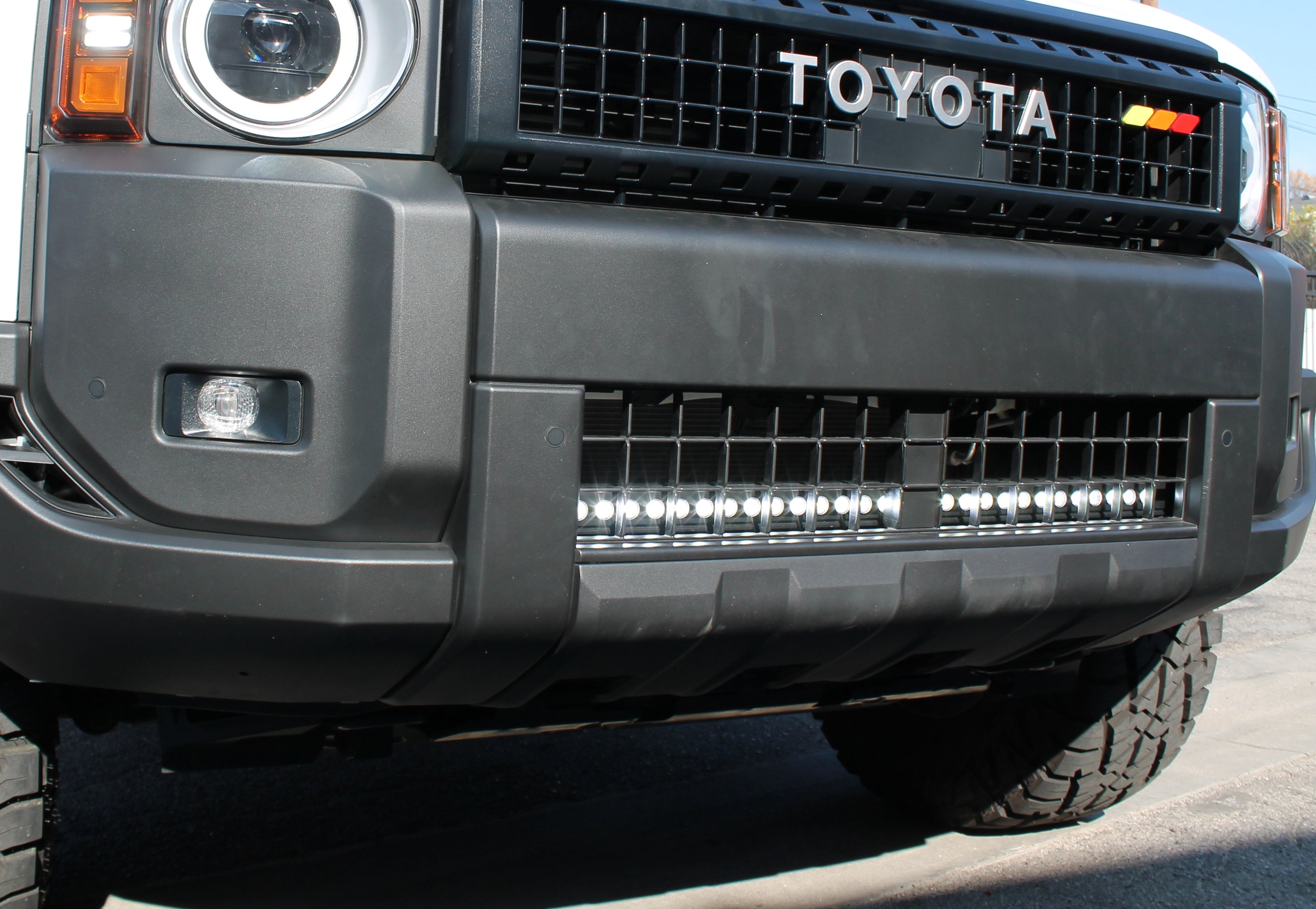 2024+ Toyota Land Cruiser Single 30in Light Bar - Slim