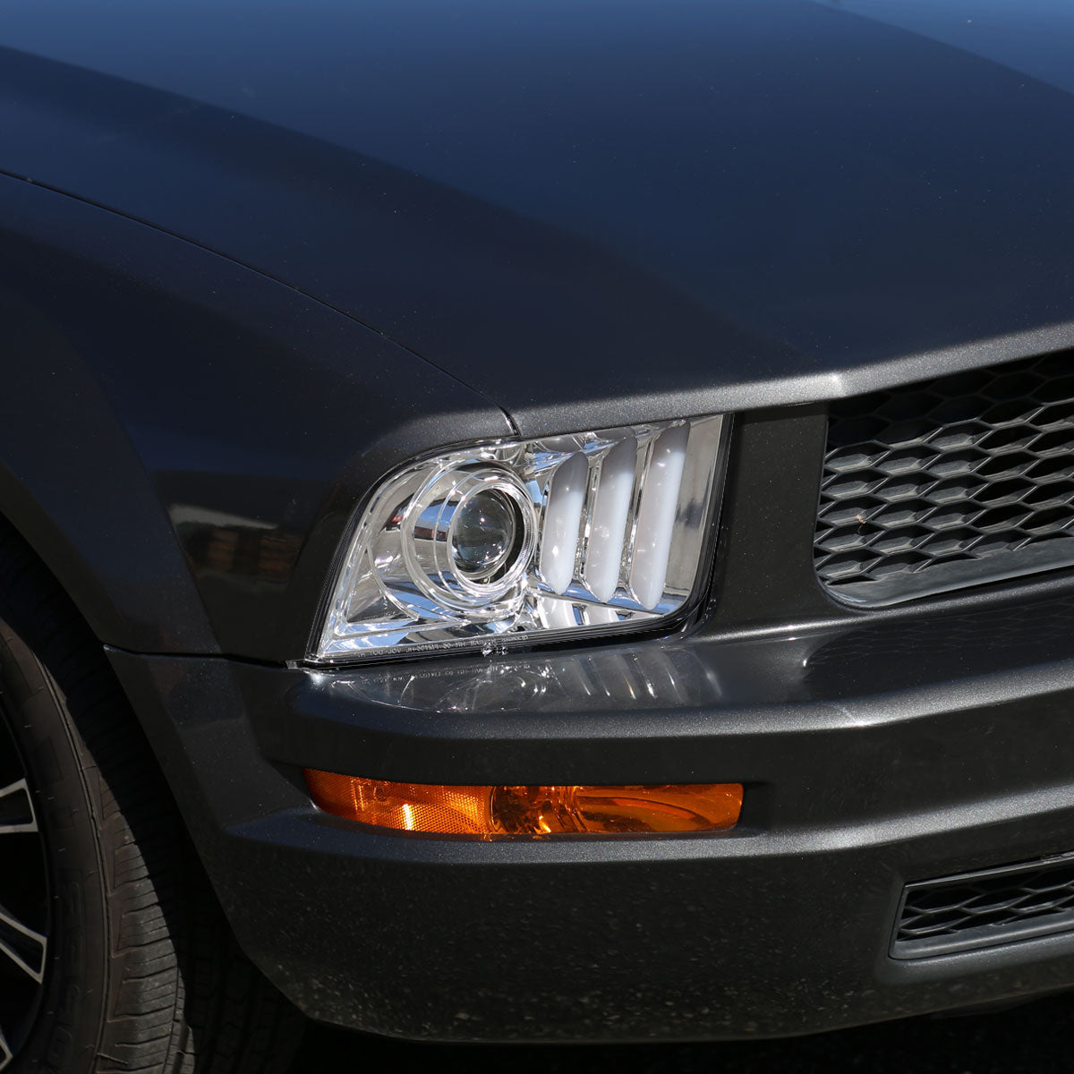 Spec-D 05-09 Ford Mustang LED Bar Projector Headlights Chrome