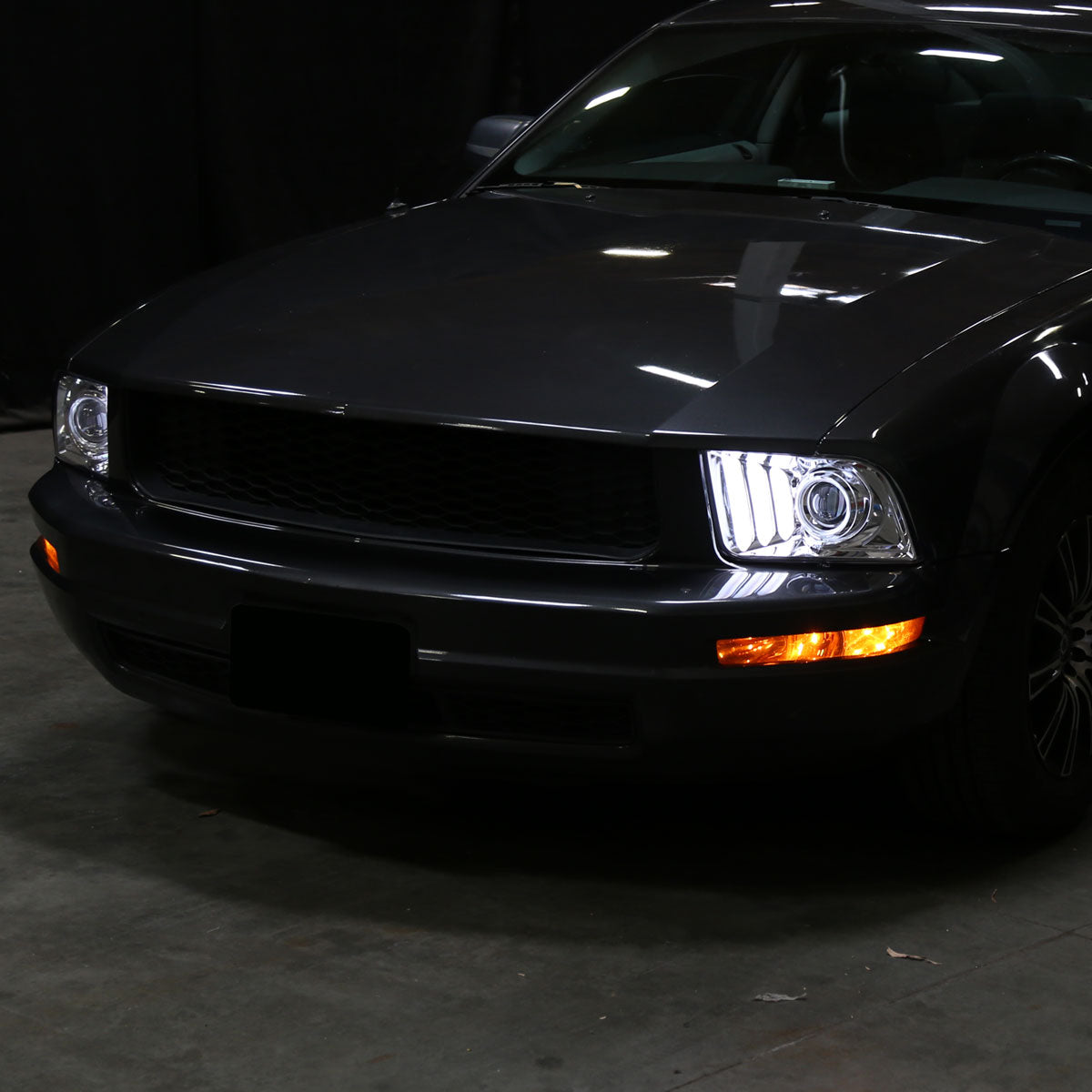 Spec-D 05-09 Ford Mustang LED Bar Projector Headlights Chrome