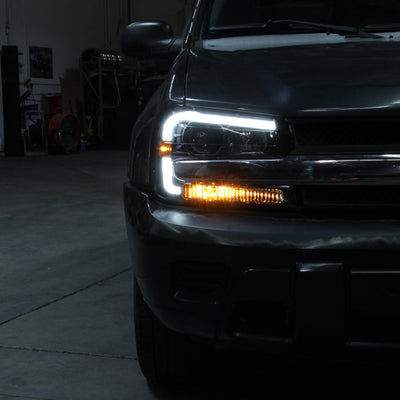 SPYDER xTune 02-09 Chevrolet Trailblazer Projector Headlights Light Bar DRL - Black (PRO-JH-CTB02-LBDRL-BK) 9050749