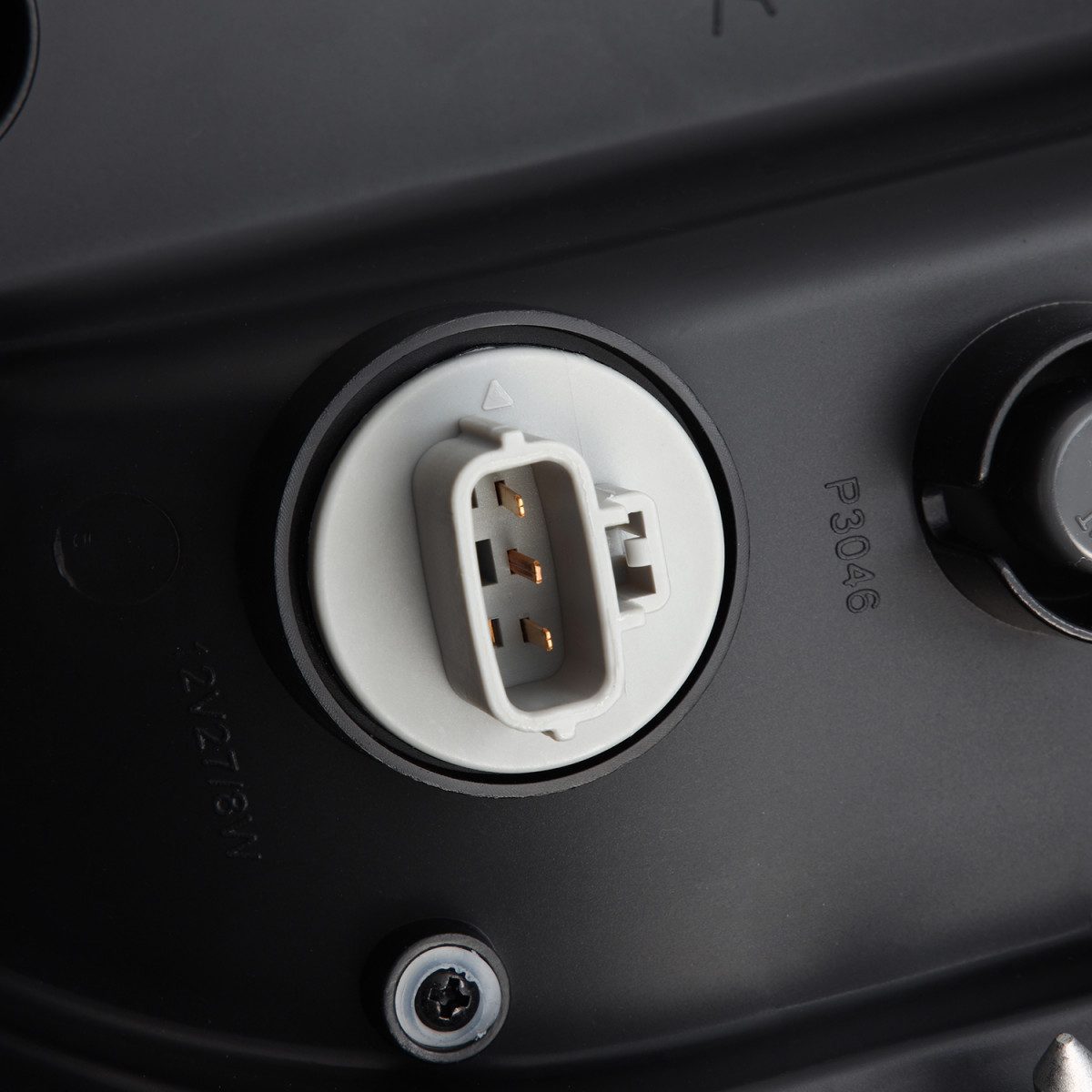 AlphaRex 14-21 Toyota Tundra LUXX-Series LED Tail Lights Black-Red