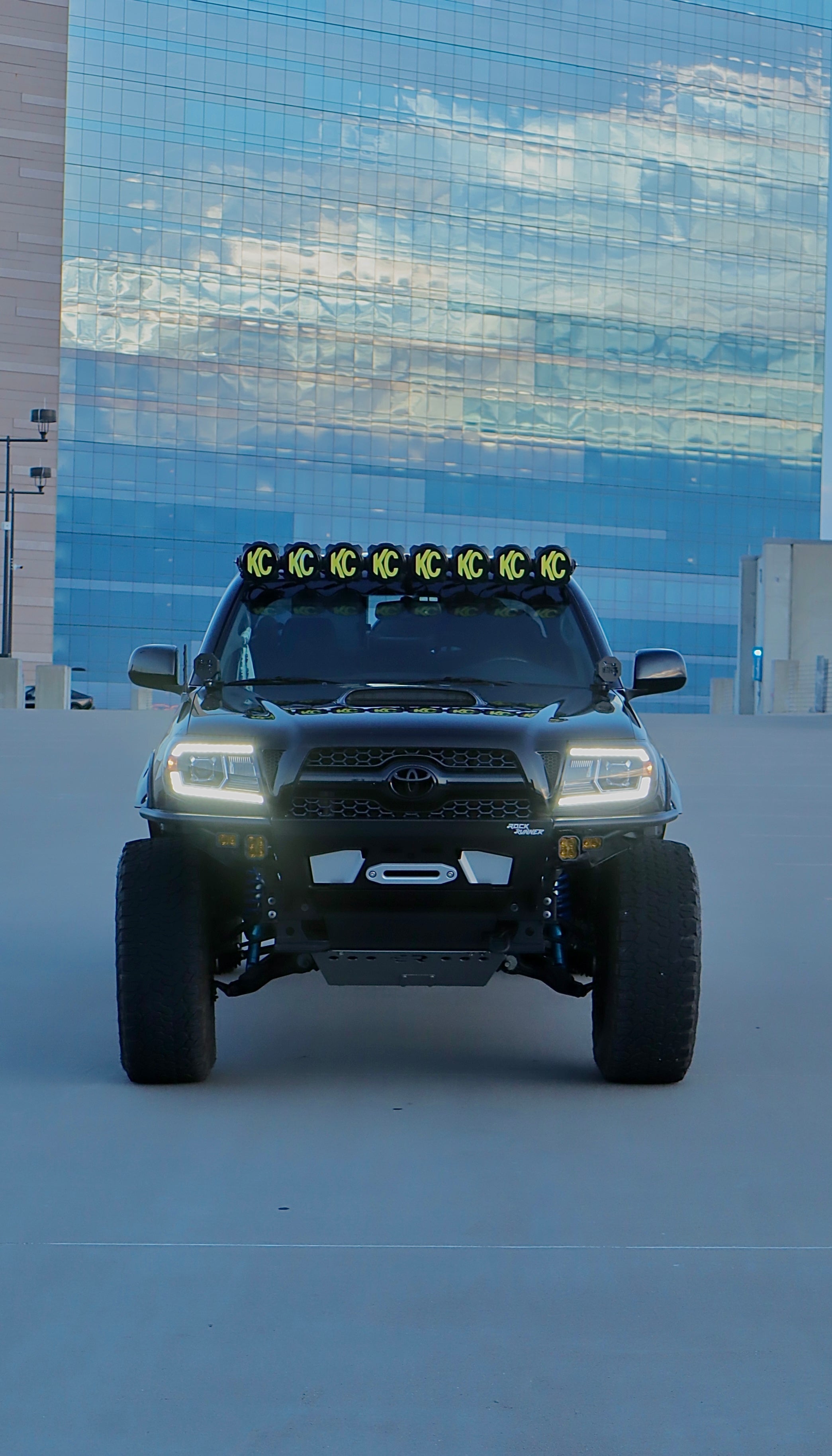 AlphaRex 05-11 Toyota Tacoma LUXX-Series LED Crystal Headlights Black